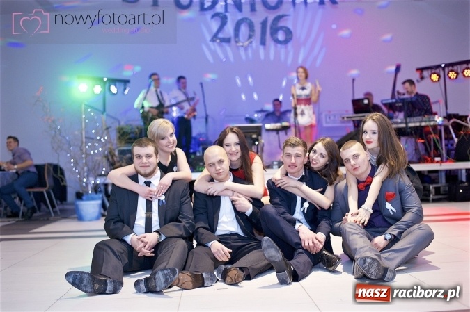 Zdjęcie w galerii na portalu naszraciborz.pl: Szalona studniówka II LO im. Adama Mickiewicza - fotoreportaż z całej imprezy wiadomości z regionu