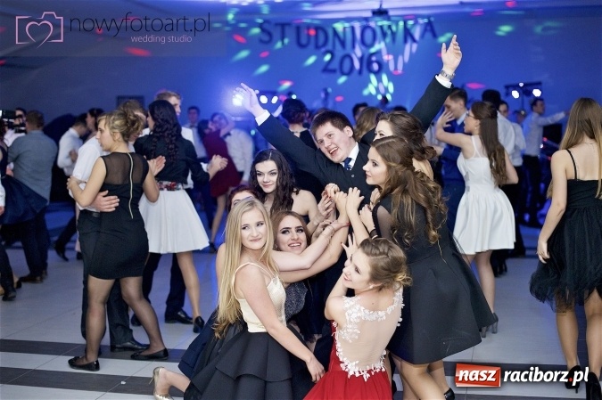 Zdjęcie w galerii na portalu naszraciborz.pl: Szalona studniówka II LO im. Adama Mickiewicza - fotoreportaż z całej imprezy wiadomości z regionu