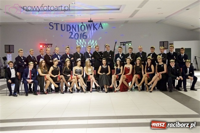 Zdjęcie w galerii na portalu naszraciborz.pl: Szalona studniówka II LO im. Adama Mickiewicza - fotoreportaż z całej imprezy wiadomości z regionu