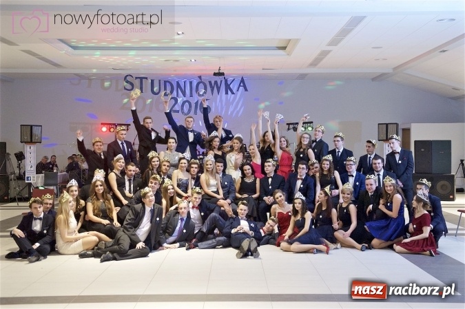 Zdjęcie w galerii na portalu naszraciborz.pl: Szalona studniówka II LO im. Adama Mickiewicza - fotoreportaż z całej imprezy wiadomości z regionu