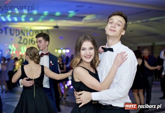 Zdjęcie w galerii na portalu naszraciborz.pl: Szalona studniówka II LO im. Adama Mickiewicza - fotoreportaż z całej imprezy wiadomości z regionu