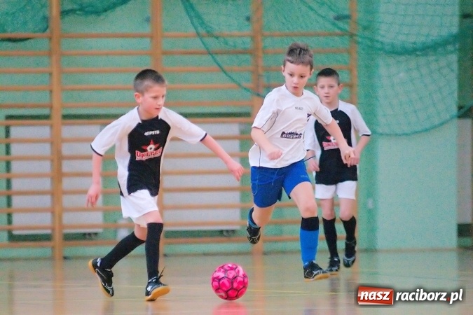 Zdjęcie w galerii na portalu naszraciborz.pl: Niedzielne emocje w halowych zmaganiach żaków wiadomości z regionu