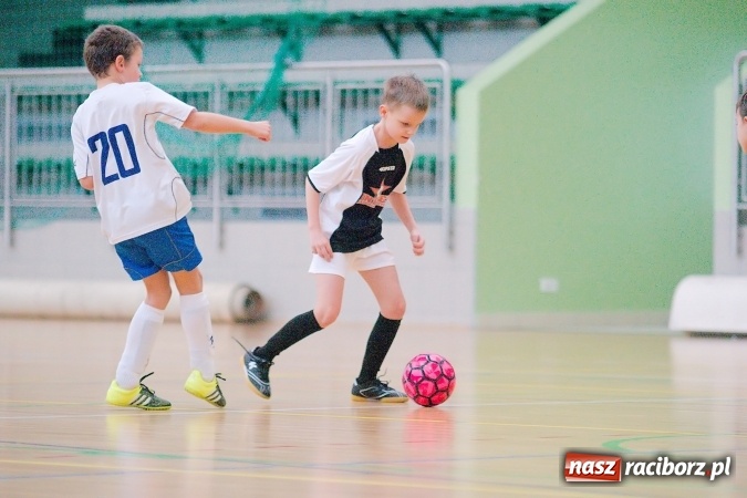 Zdjęcie w galerii na portalu naszraciborz.pl: Niedzielne emocje w halowych zmaganiach żaków wiadomości z regionu