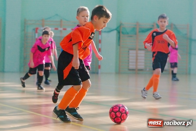 Zdjęcie w galerii na portalu naszraciborz.pl: Niedzielne emocje w halowych zmaganiach żaków wiadomości z regionu