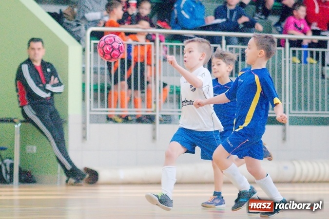Zdjęcie w galerii na portalu naszraciborz.pl: Niedzielne emocje w halowych zmaganiach żaków wiadomości z regionu