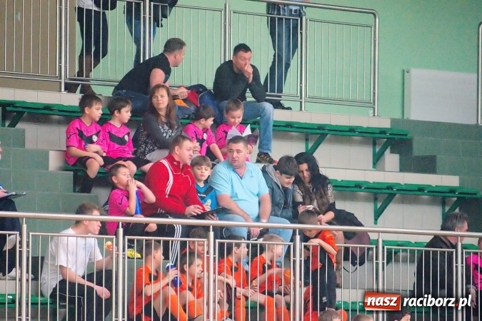 Zdjęcie w galerii na portalu naszraciborz.pl: Niedzielne emocje w halowych zmaganiach żaków wiadomości z regionu