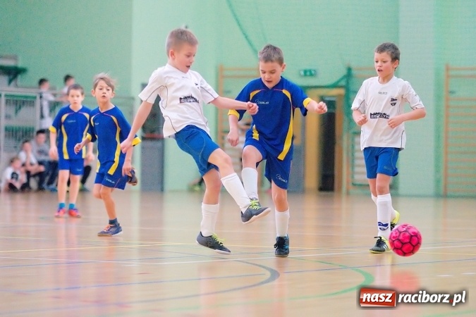 Zdjęcie w galerii na portalu naszraciborz.pl: Niedzielne emocje w halowych zmaganiach żaków wiadomości z regionu