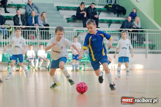 Zdjęcie w galerii na portalu naszraciborz.pl: Niedzielne emocje w halowych zmaganiach żaków wiadomości z regionu