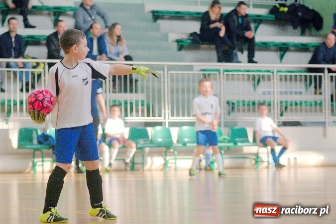 Zdjęcie w galerii na portalu naszraciborz.pl: Niedzielne emocje w halowych zmaganiach żaków wiadomości z regionu