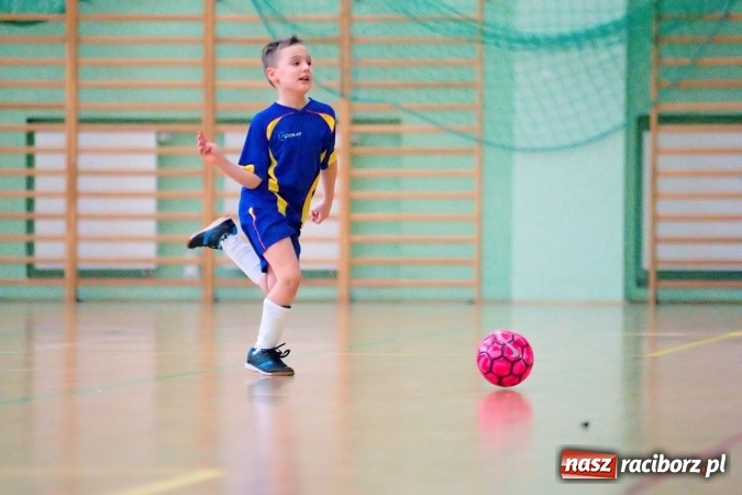 Zdjęcie w galerii na portalu naszraciborz.pl: Niedzielne emocje w halowych zmaganiach żaków wiadomości z regionu