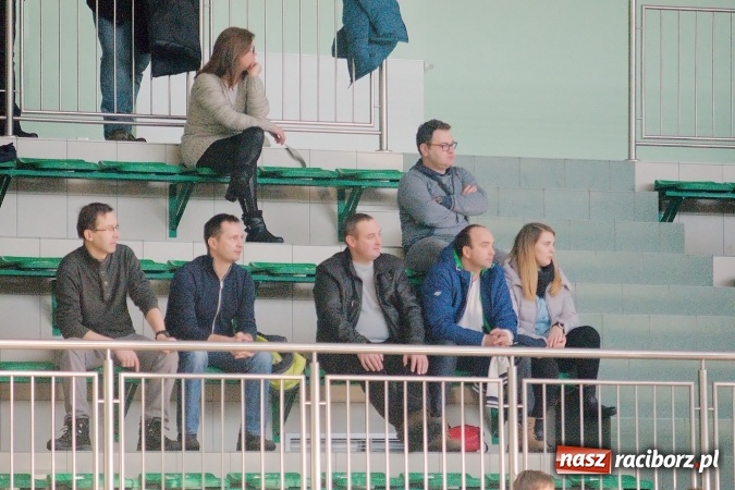 Zdjęcie w galerii na portalu naszraciborz.pl: Niedzielne emocje w halowych zmaganiach żaków wiadomości z regionu