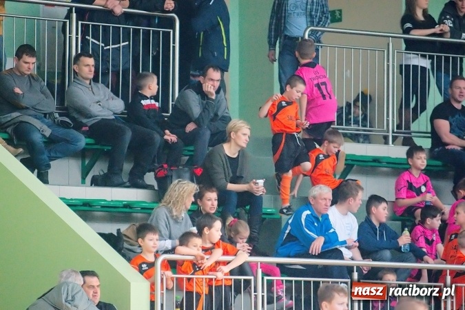 Zdjęcie w galerii na portalu naszraciborz.pl: Niedzielne emocje w halowych zmaganiach żaków wiadomości z regionu