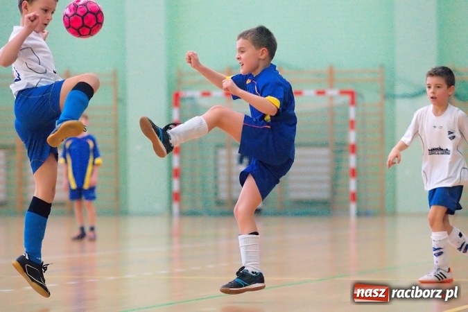 Zdjęcie w galerii na portalu naszraciborz.pl: Niedzielne emocje w halowych zmaganiach żaków wiadomości z regionu