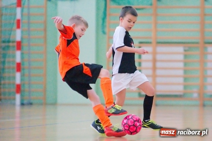 Zdjęcie w galerii na portalu naszraciborz.pl: Niedzielne emocje w halowych zmaganiach żaków wiadomości z regionu