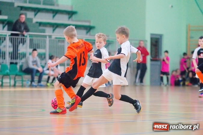 Zdjęcie w galerii na portalu naszraciborz.pl: Niedzielne emocje w halowych zmaganiach żaków wiadomości z regionu