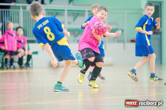 Zdjęcie w galerii na portalu naszraciborz.pl: Niedzielne emocje w halowych zmaganiach żaków wiadomości z regionu