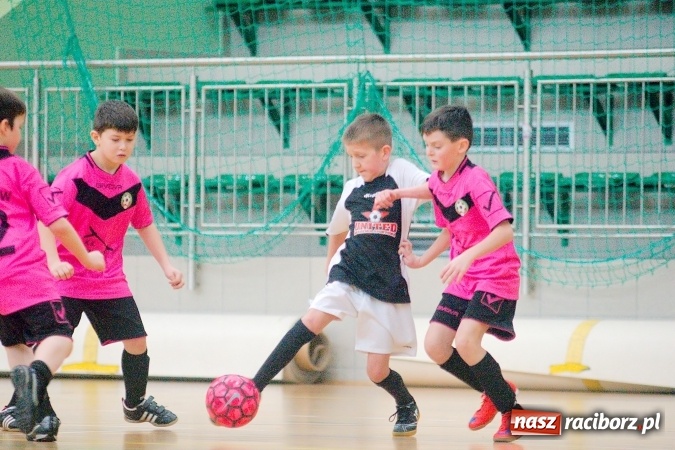 Zdjęcie w galerii na portalu naszraciborz.pl: Niedzielne emocje w halowych zmaganiach żaków wiadomości z regionu