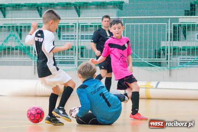 Zdjęcie w galerii na portalu naszraciborz.pl: Niedzielne emocje w halowych zmaganiach żaków wiadomości z regionu