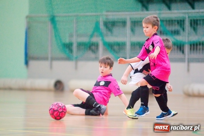 Zdjęcie w galerii na portalu naszraciborz.pl: Niedzielne emocje w halowych zmaganiach żaków wiadomości z regionu