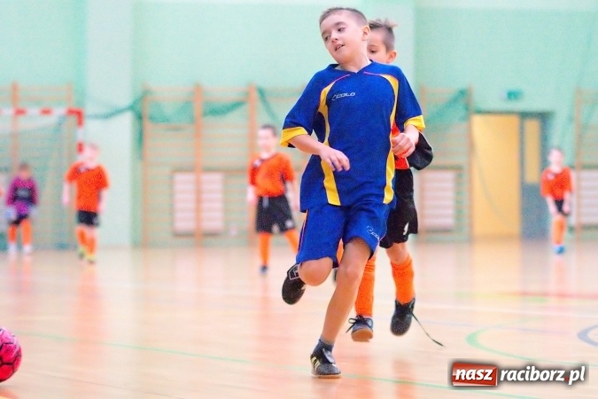 Zdjęcie w galerii na portalu naszraciborz.pl: Niedzielne emocje w halowych zmaganiach żaków wiadomości z regionu
