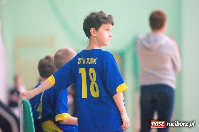 Zdjęcie w galerii na portalu naszraciborz.pl: Niedzielne emocje w halowych zmaganiach żaków wiadomości z regionu