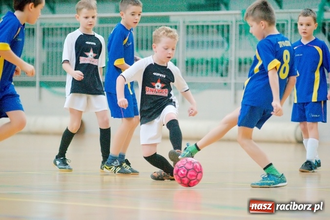 Zdjęcie w galerii na portalu naszraciborz.pl: Niedzielne emocje w halowych zmaganiach żaków wiadomości z regionu