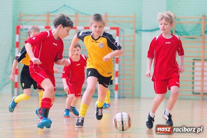 Zdjęcie w galerii na portalu naszraciborz.pl: Niedzielne emocje w halowych zmaganiach żaków wiadomości z regionu