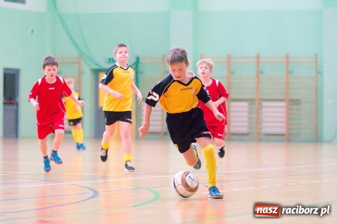 Zdjęcie w galerii na portalu naszraciborz.pl: Niedzielne emocje w halowych zmaganiach żaków wiadomości z regionu
