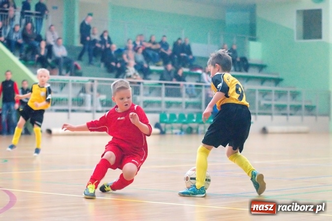 Zdjęcie w galerii na portalu naszraciborz.pl: Niedzielne emocje w halowych zmaganiach żaków wiadomości z regionu