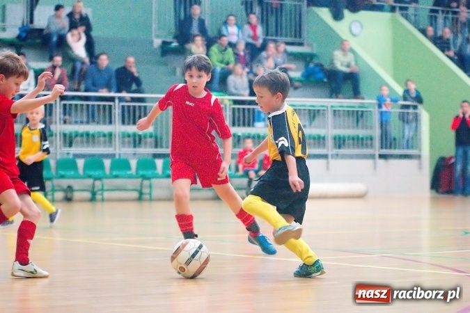 Zdjęcie w galerii na portalu naszraciborz.pl: Niedzielne emocje w halowych zmaganiach żaków wiadomości z regionu