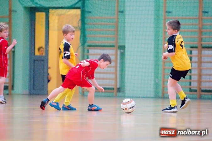 Zdjęcie w galerii na portalu naszraciborz.pl: Niedzielne emocje w halowych zmaganiach żaków wiadomości z regionu