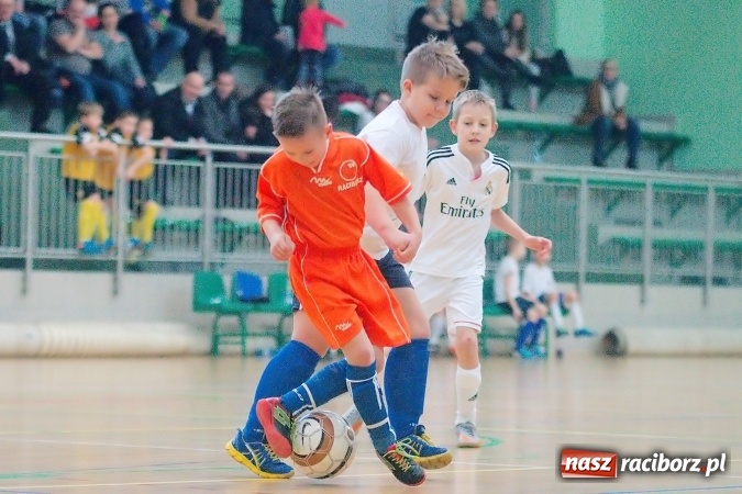 Zdjęcie w galerii na portalu naszraciborz.pl: Niedzielne emocje w halowych zmaganiach żaków wiadomości z regionu