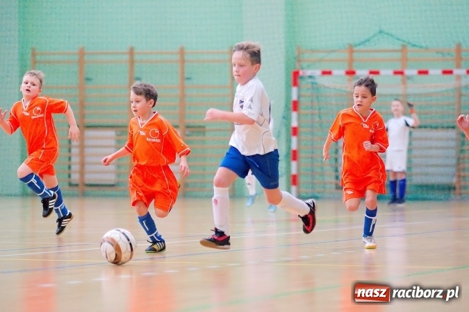 Zdjęcie w galerii na portalu naszraciborz.pl: Niedzielne emocje w halowych zmaganiach żaków wiadomości z regionu