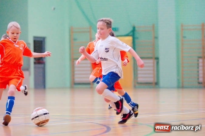 Zdjęcie w galerii na portalu naszraciborz.pl: Niedzielne emocje w halowych zmaganiach żaków wiadomości z regionu