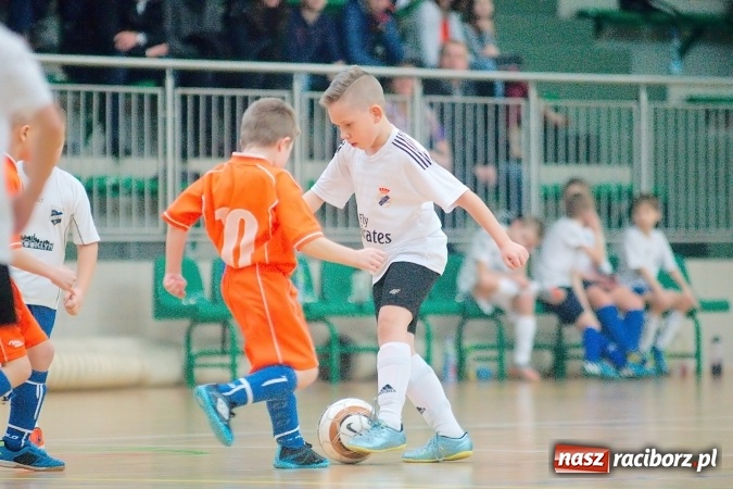 Zdjęcie w galerii na portalu naszraciborz.pl: Niedzielne emocje w halowych zmaganiach żaków wiadomości z regionu