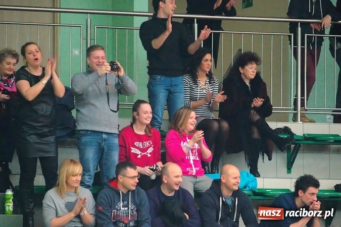 Zdjęcie w galerii na portalu naszraciborz.pl: Niedzielne emocje w halowych zmaganiach żaków wiadomości z regionu