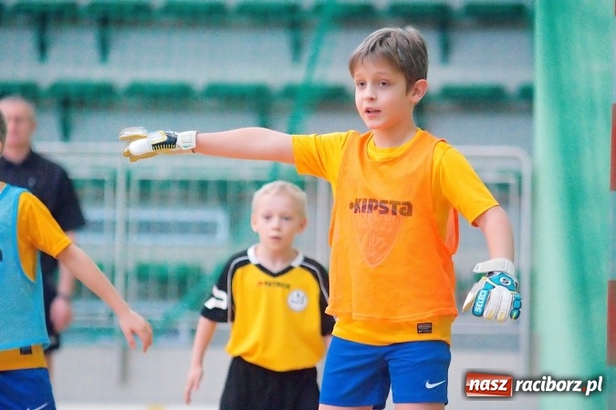 Zdjęcie w galerii na portalu naszraciborz.pl: Niedzielne emocje w halowych zmaganiach żaków wiadomości z regionu