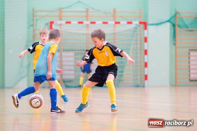 Zdjęcie w galerii na portalu naszraciborz.pl: Niedzielne emocje w halowych zmaganiach żaków wiadomości z regionu