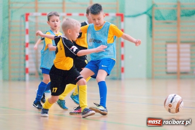 Zdjęcie w galerii na portalu naszraciborz.pl: Niedzielne emocje w halowych zmaganiach żaków wiadomości z regionu