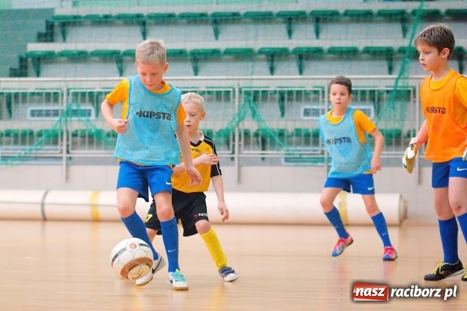 Zdjęcie w galerii na portalu naszraciborz.pl: Niedzielne emocje w halowych zmaganiach żaków wiadomości z regionu