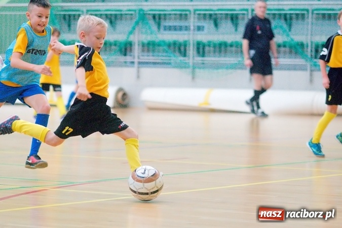 Zdjęcie w galerii na portalu naszraciborz.pl: Niedzielne emocje w halowych zmaganiach żaków wiadomości z regionu