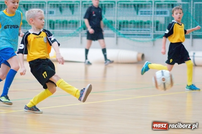 Zdjęcie w galerii na portalu naszraciborz.pl: Niedzielne emocje w halowych zmaganiach żaków wiadomości z regionu