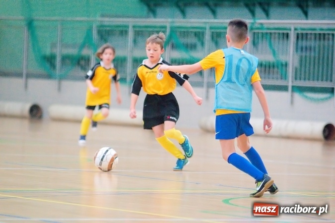 Zdjęcie w galerii na portalu naszraciborz.pl: Niedzielne emocje w halowych zmaganiach żaków wiadomości z regionu
