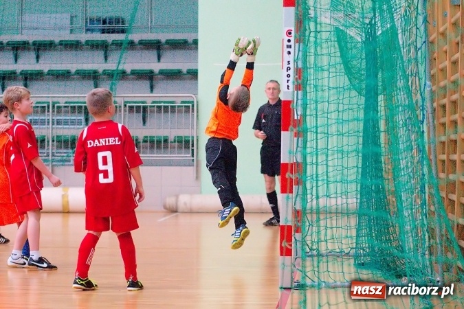 Zdjęcie w galerii na portalu naszraciborz.pl: Niedzielne emocje w halowych zmaganiach żaków wiadomości z regionu