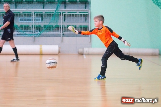 Zdjęcie w galerii na portalu naszraciborz.pl: Niedzielne emocje w halowych zmaganiach żaków wiadomości z regionu