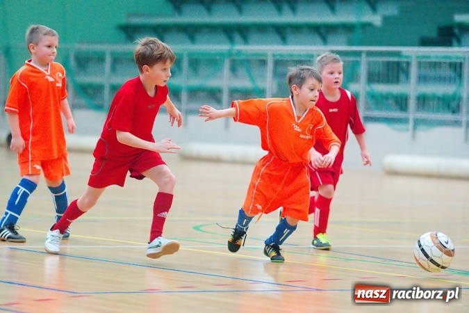 Zdjęcie w galerii na portalu naszraciborz.pl: Niedzielne emocje w halowych zmaganiach żaków wiadomości z regionu