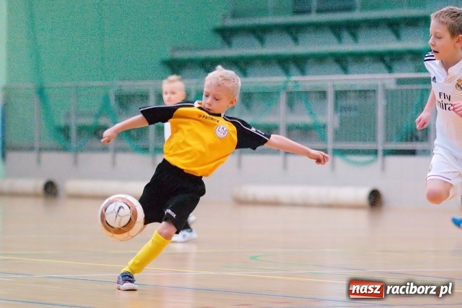 Zdjęcie w galerii na portalu naszraciborz.pl: Niedzielne emocje w halowych zmaganiach żaków wiadomości z regionu
