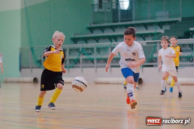 Zdjęcie w galerii na portalu naszraciborz.pl: Niedzielne emocje w halowych zmaganiach żaków wiadomości z regionu