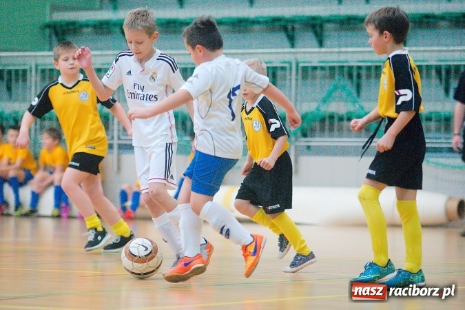 Zdjęcie w galerii na portalu naszraciborz.pl: Niedzielne emocje w halowych zmaganiach żaków wiadomości z regionu