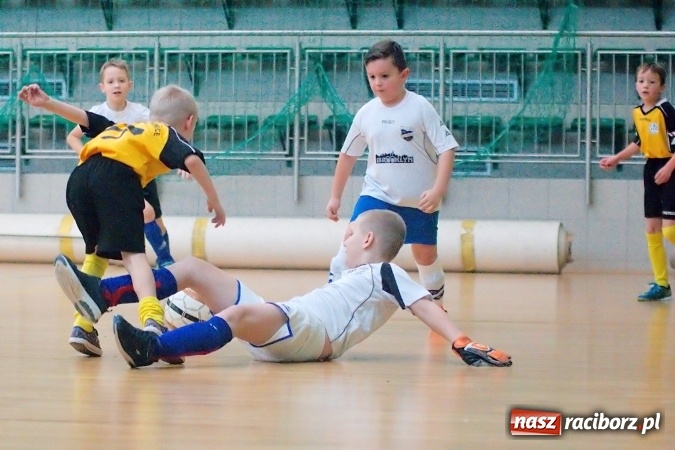 Zdjęcie w galerii na portalu naszraciborz.pl: Niedzielne emocje w halowych zmaganiach żaków wiadomości z regionu